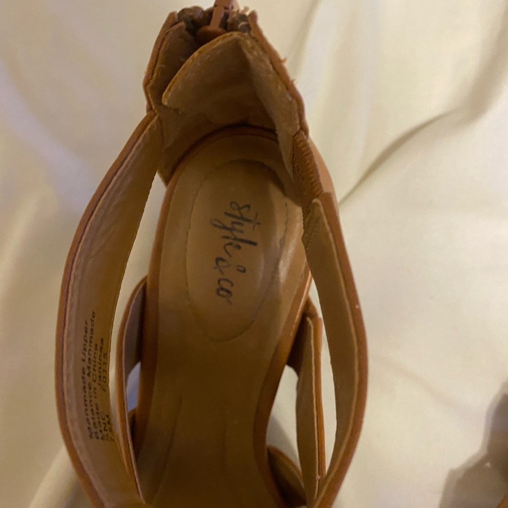 Short heels - Picture 3 of 5
